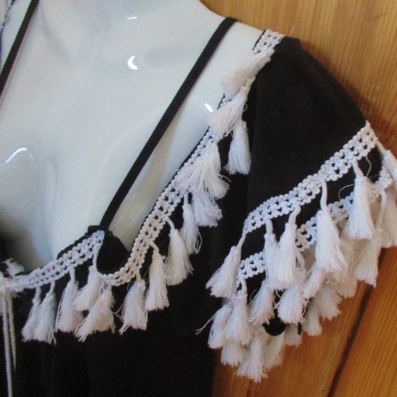 Boho Black & White Tassel Peasant Top NEW SM/MED - Picture 6 of 10